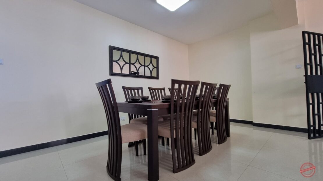 FULLY FURNISHED 4BR + SQ TO LET IN LAVINGTON. 7 BEDS, Each Room With Own Tv., Nairobi