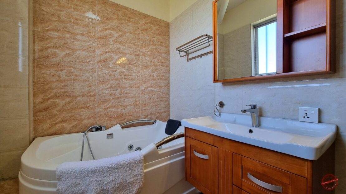 FULLY FURNISHED 4BR + SQ TO LET IN LAVINGTON. 7 BEDS, Each Room With Own Tv., Nairobi