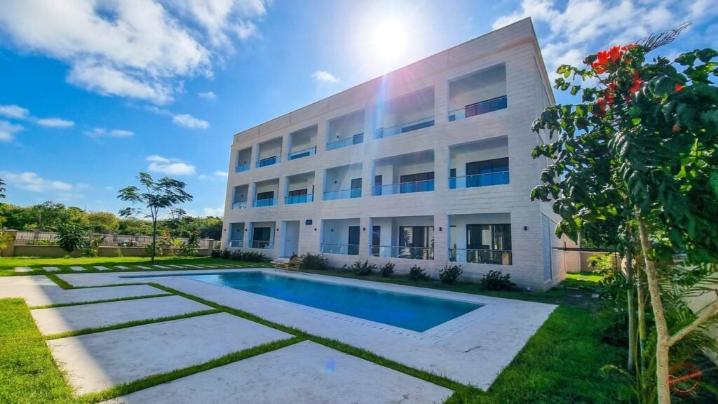 Holiday apartment for short stay in Diani with swimming pool and garden