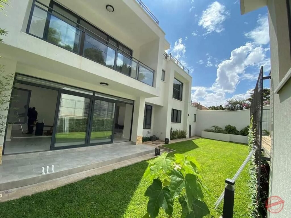 Lavington Villas photo 2