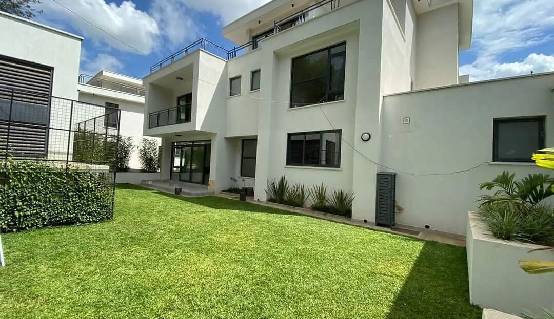 5 BedroomS + 2 Sq Modern Townhouses for Sale in Nairobi