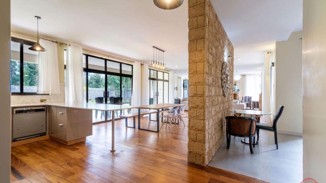 Houses For Sale In Karen – Property In Kenya 4 Bedrooms + 2 Staff Quarters, Nairobi