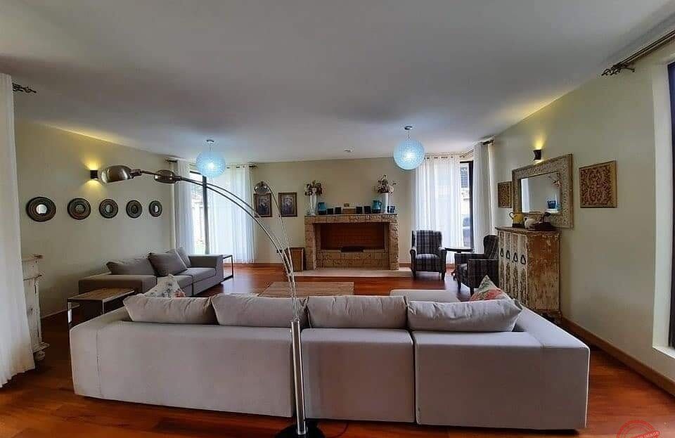 Houses For Sale In Karen – Property In Kenya 4 Bedrooms + 2 Staff Quarters, Nairobi
