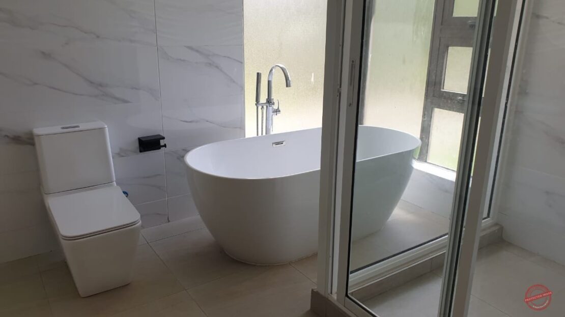 Houses For Sale In Karen – Property In Kenya 4 Bedrooms + 2 Staff Quarters, Nairobi