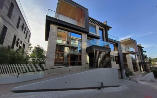 Fully Furnished 6 Bedrooms + Dsq 670 Sqm Villa For Sale in Lavington Ksh. 160m Negotiable