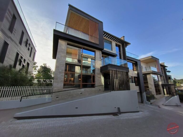 Fully Furnished 6 Bedrooms + Dsq 670 Sqm Villa For Sale in Lavington Ksh. 160m Negotiable