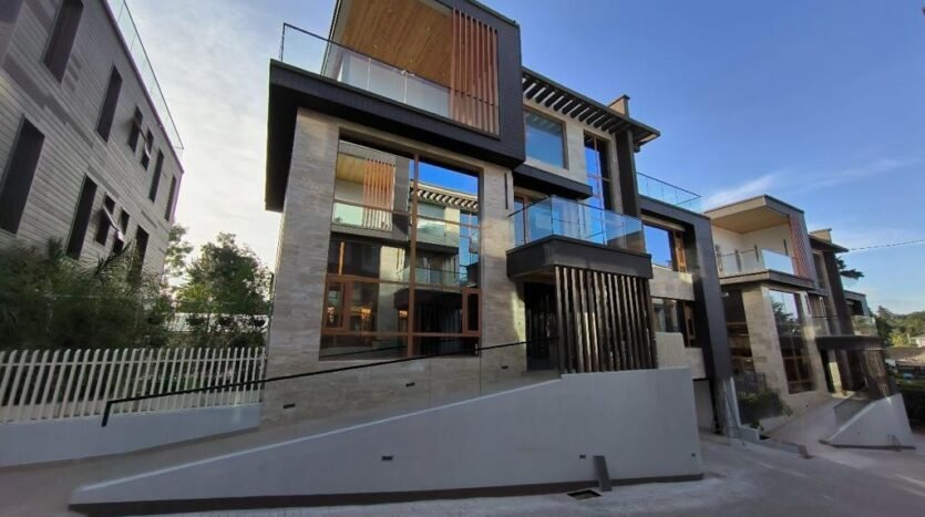 Fully Furnished 6 Bedrooms + Dsq 670 Sqm Villa for Sale in Nairobi