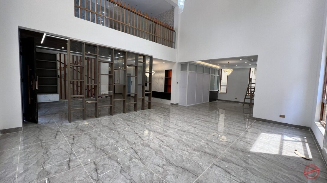 Fully Furnished 6 Bedrooms + Dsq 670 Sqm Villa For Sale In Lavington, Nairobi