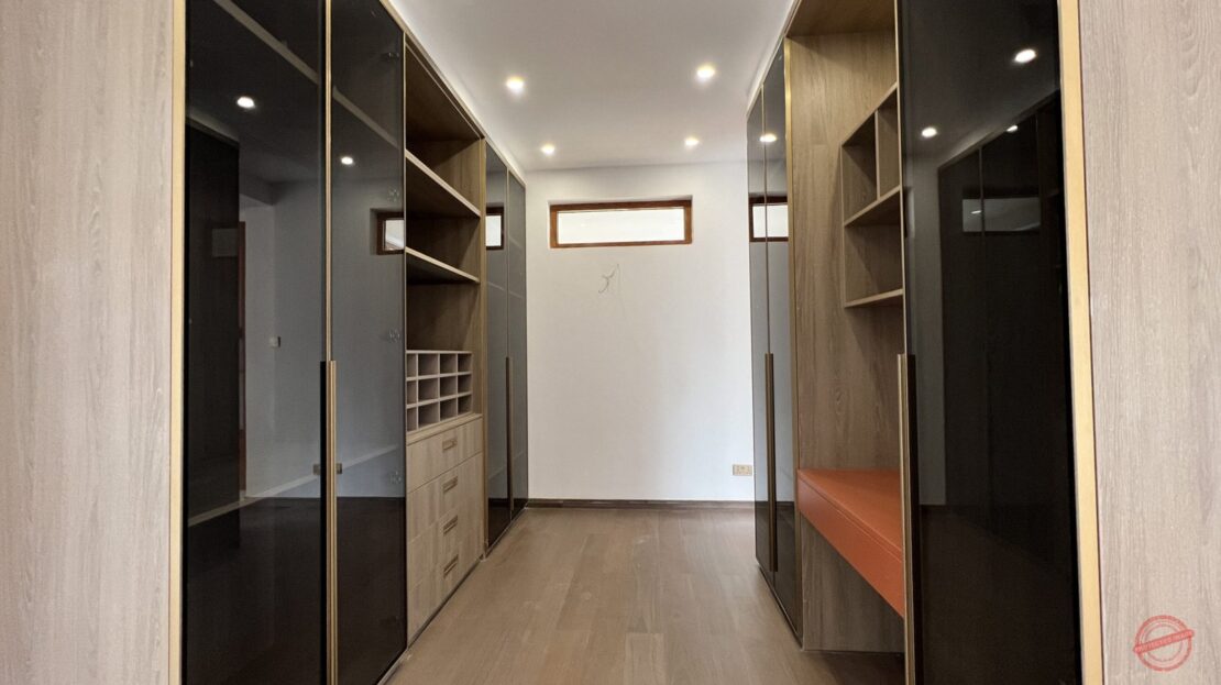 Fully Furnished 6 Bedrooms + Dsq 670 Sqm Villa For Sale In Lavington, Nairobi