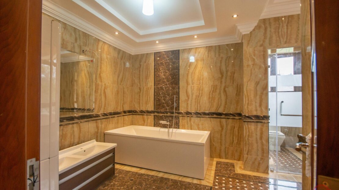 5 Bedrooms Villas For Sale In Karen, Sitting On 1 Acre, Nairobi