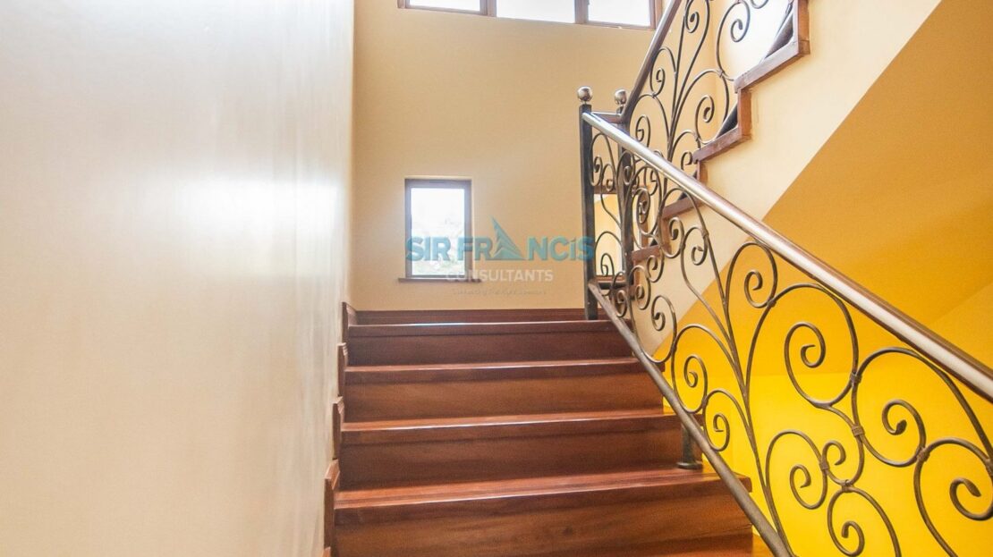 5 Bedrooms Villas For Sale In Karen, Sitting On 1 Acre, Nairobi