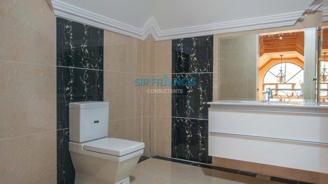 5 Bedrooms Villas For Sale In Karen, Sitting On 1 Acre, Nairobi