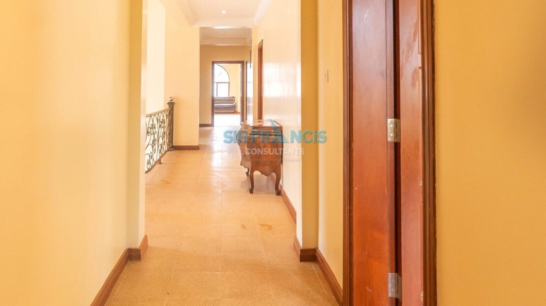 5 Bedrooms Villas For Sale In Karen, Sitting On 1 Acre, Nairobi