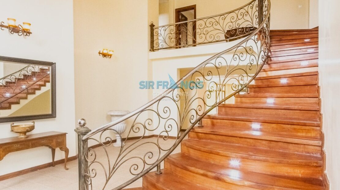5 Bedrooms Villas For Sale In Karen, Sitting On 1 Acre, Nairobi