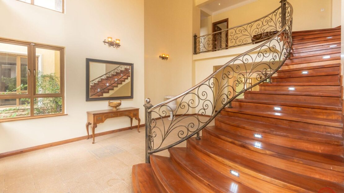 5 Bedrooms Villas For Sale In Karen, Sitting On 1 Acre, Nairobi