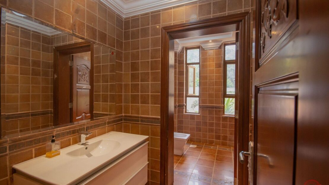 5 Bedrooms Villas For Sale In Karen, Sitting On 1 Acre, Nairobi