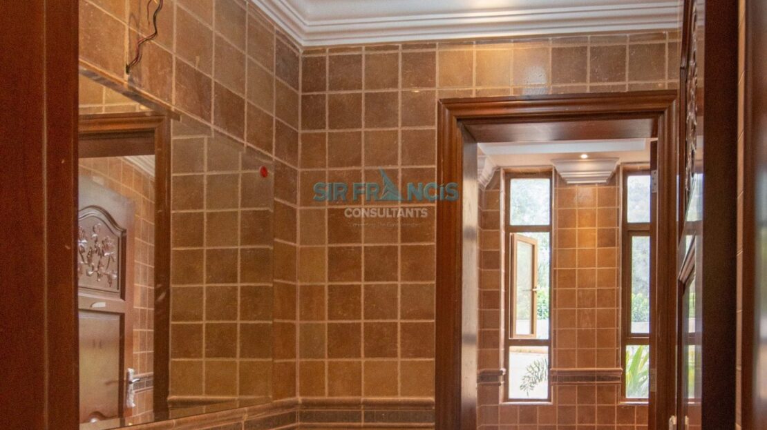 5 Bedrooms Villas For Sale In Karen, Sitting On 1 Acre, Nairobi