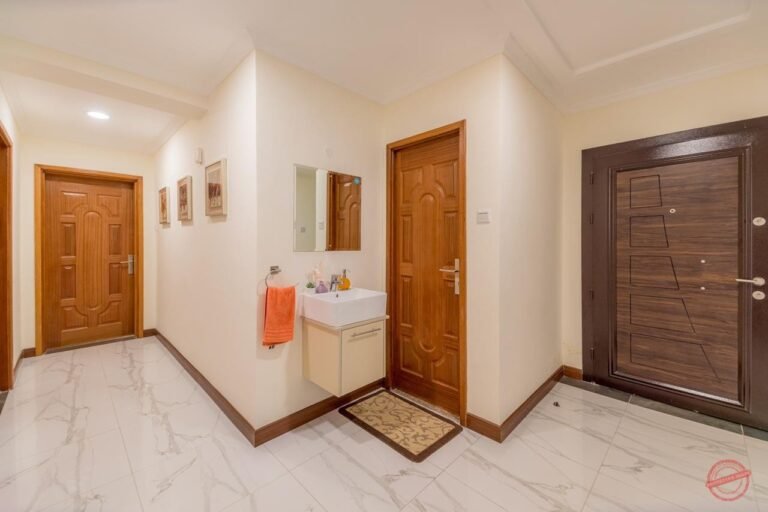 Fully Furnished 3 Bedrooms + Dsq 2,800 Sqft Luxury APartment in Kilimani, Ksh. 160,000 PM