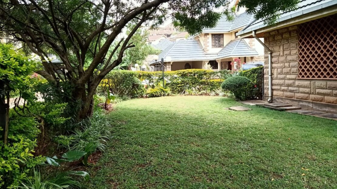 5 BEDROOM WITH DSQ TOWNHOUSE FOR SALE IN LAVINGTON KAPUTEI GARDENS AT, Kileleshwa, Nairobi