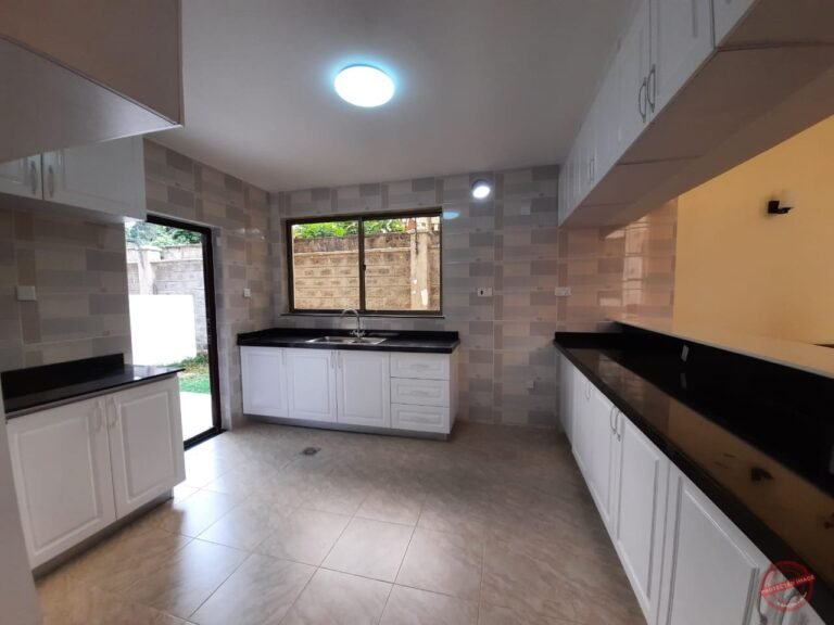 New 5 Bedrooms + Sq Townhouse FOR SALE in Lavington Ksh. 53M