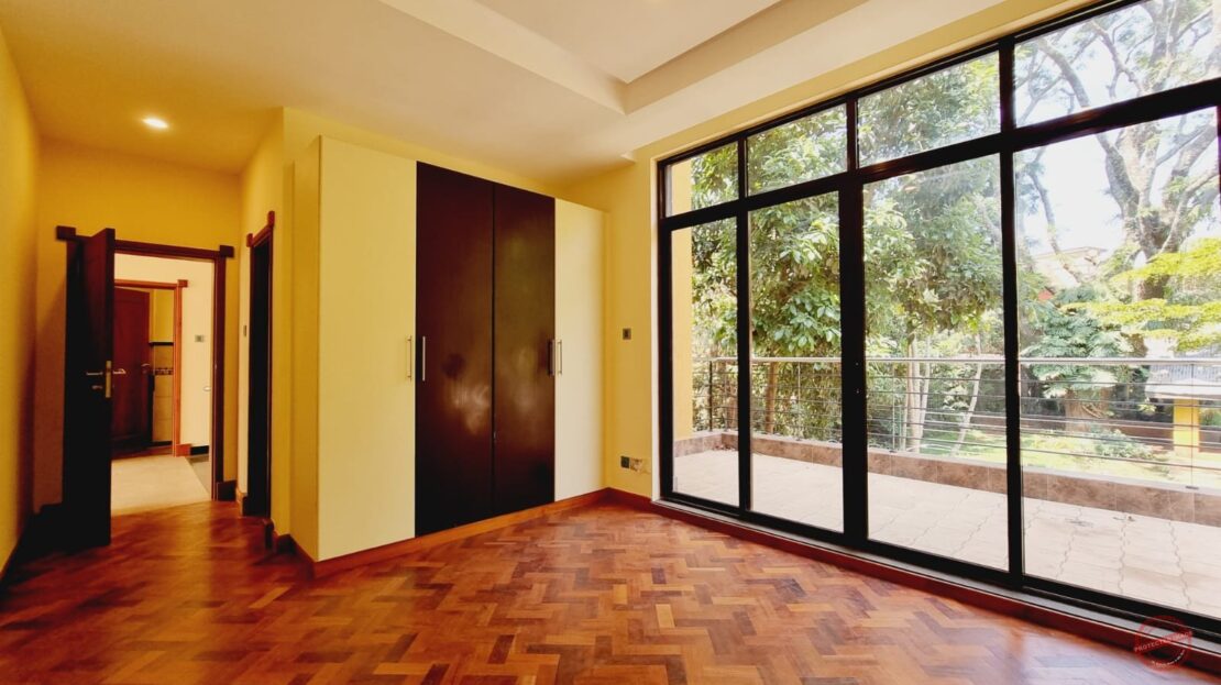 5 BEDROOMS + 2 DSQs VILLAS FOR SALE IN LAVINGTON, Nairobi