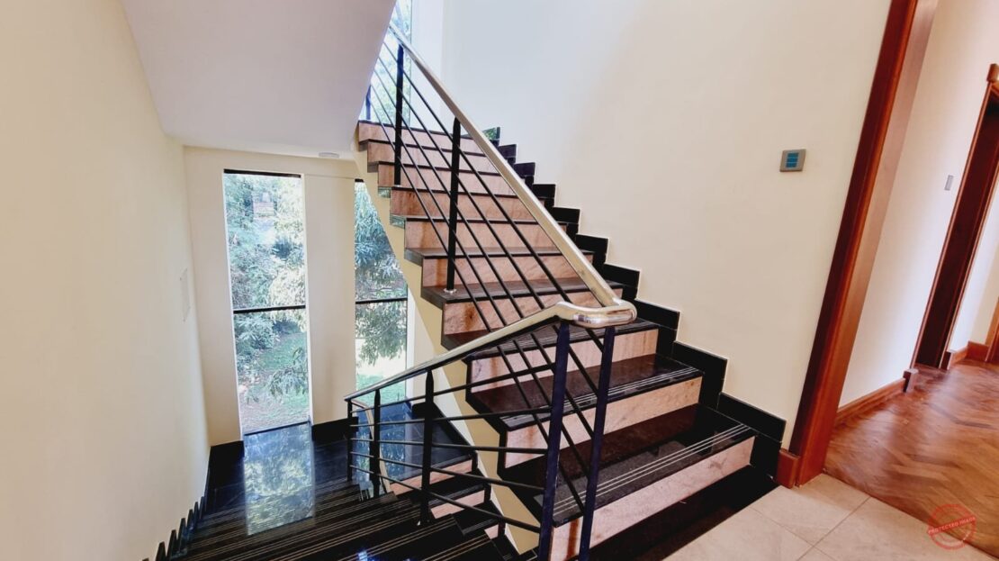 5 BEDROOMS + 2 DSQs VILLAS FOR SALE IN LAVINGTON, Nairobi