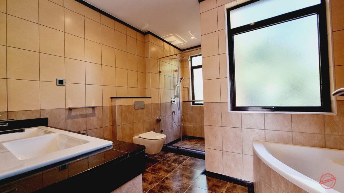 5 BEDROOMS + 2 DSQs VILLAS FOR SALE IN LAVINGTON, Nairobi
