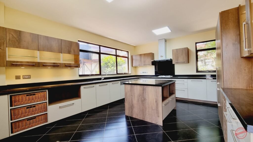 5 Bedroom Villa in Lavington photo 3