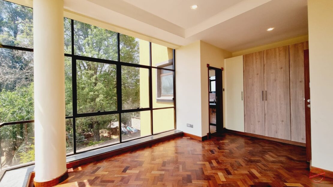 5 BEDROOMS + 2 DSQs VILLAS FOR SALE IN LAVINGTON, Nairobi