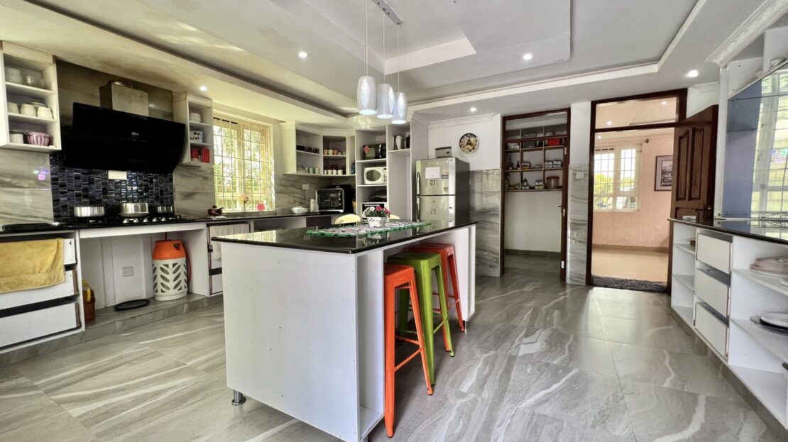 Contemporary 5 Bedroom House For Sale In Syokimau, Along Katani Rd., Machakos County > Syokimau, Nairobi
