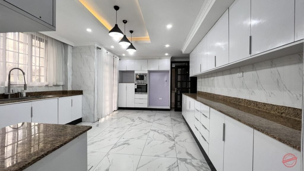 8 Bedroom Villa in Karen photo 1